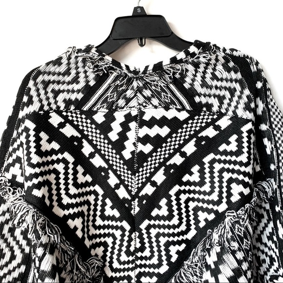 𝅺PLUSH Apparel Black White Fringe Boho Sweater Cardigan Wrap OS NEW - Picture 5 of 8